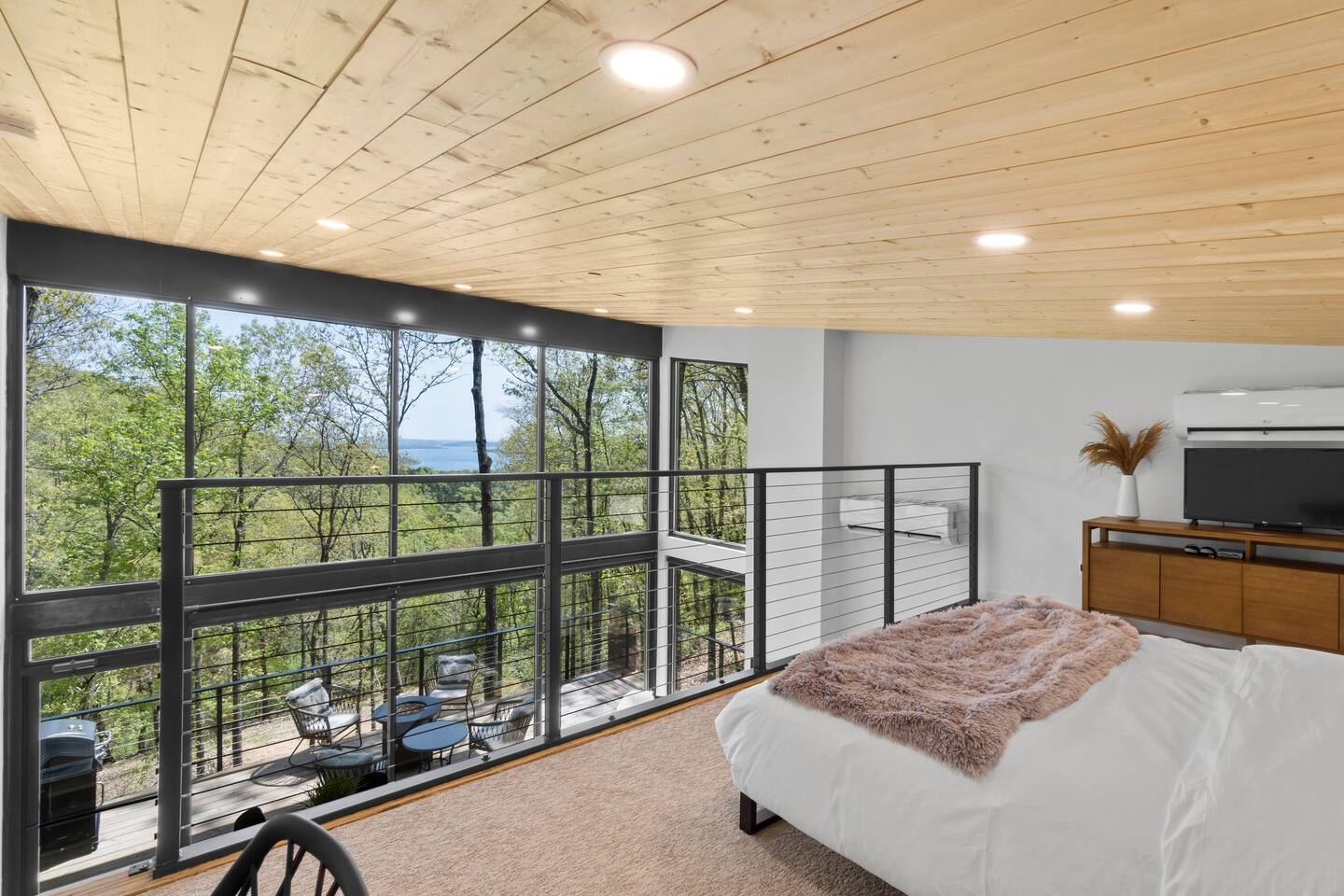 chambre sur mezzanine mini maison contemporaine vitrée