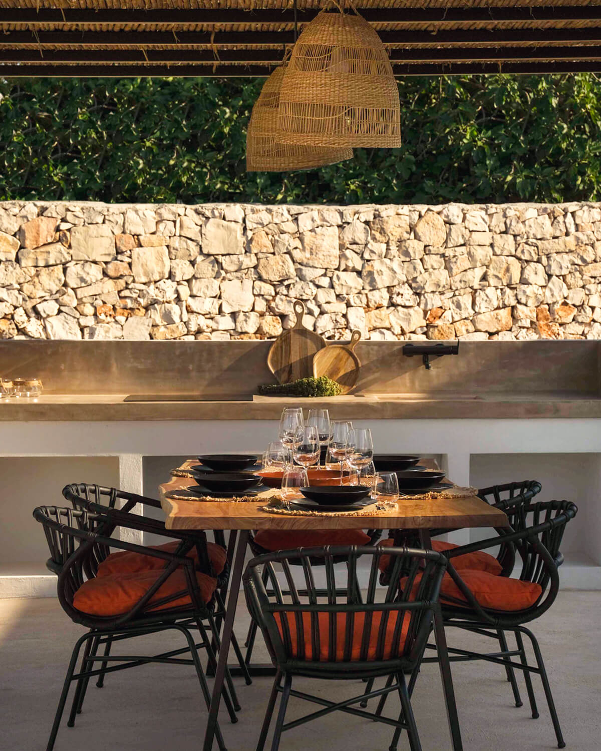 terrasse avec mur de pierres