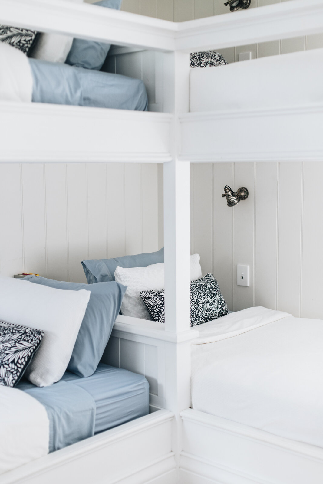 dortoir pour quatre enfants