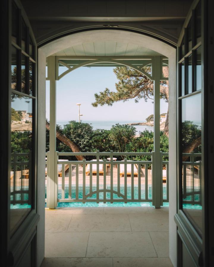 terrasse vue piscine et mer 
