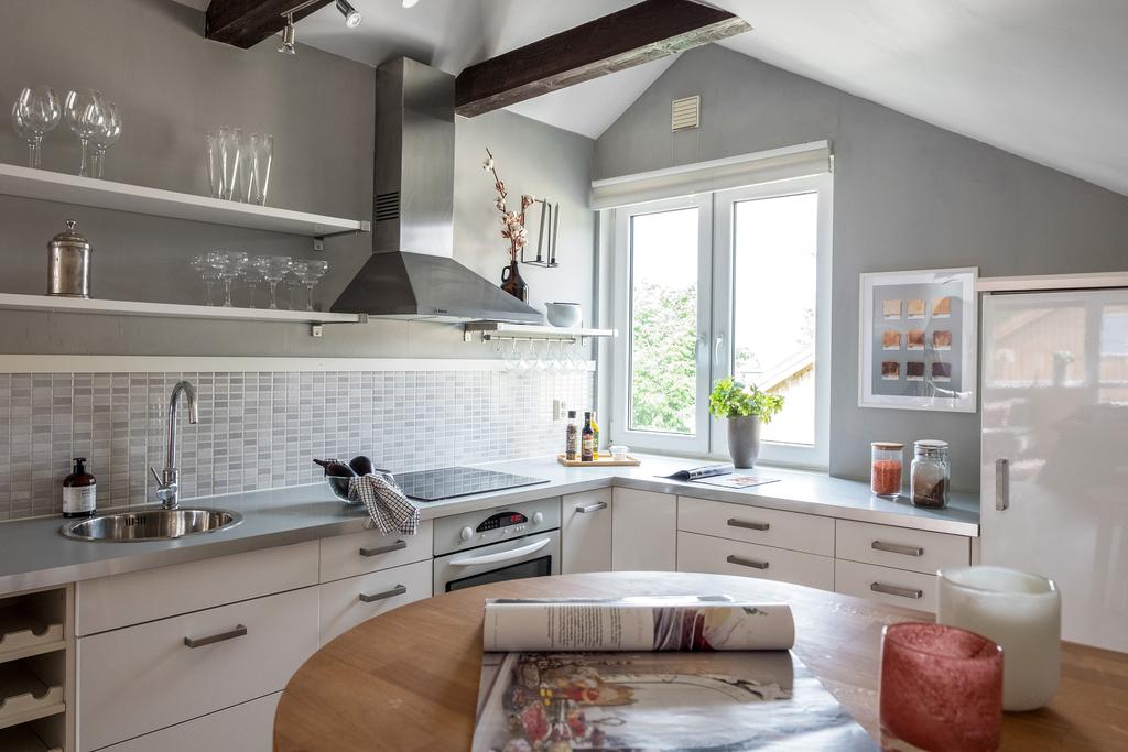 cuisine blanche design avec poutres cuisine blanche design avec poutres