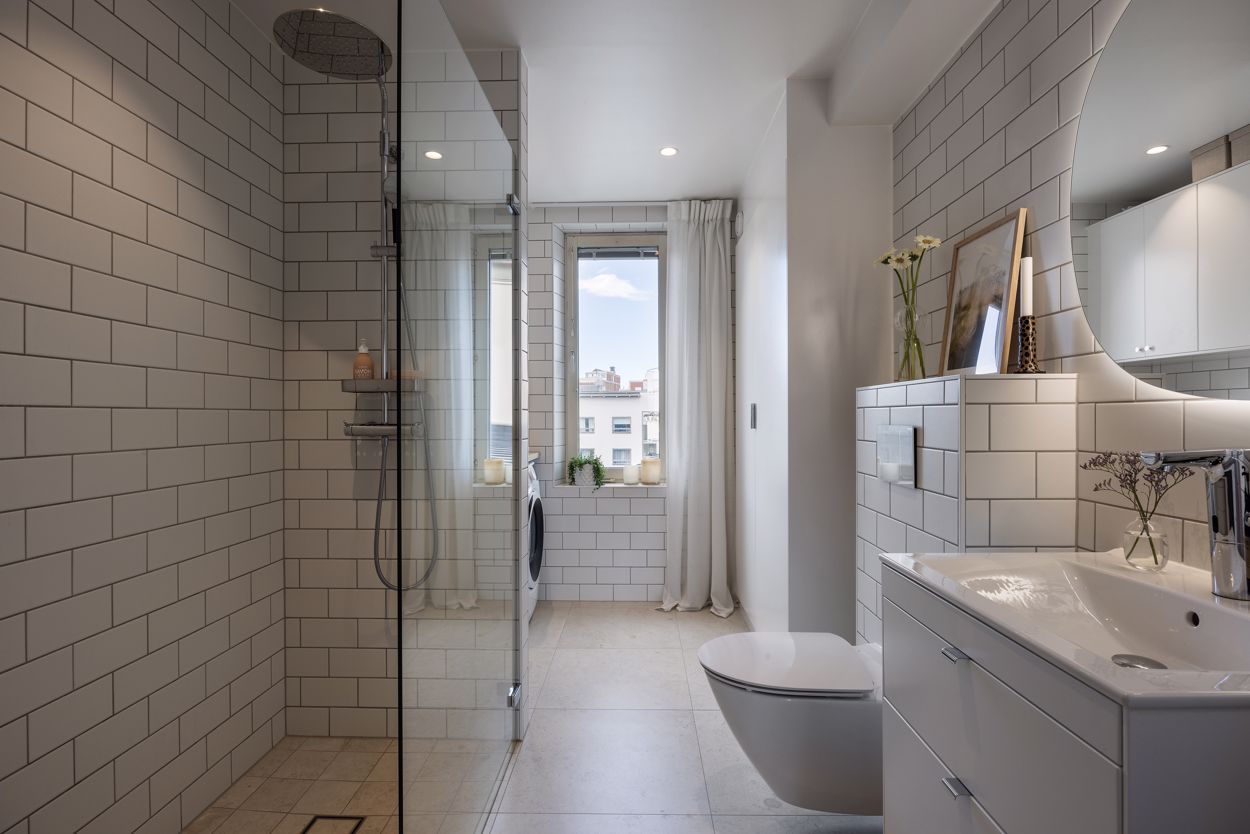 salle de bain carrelage blanc