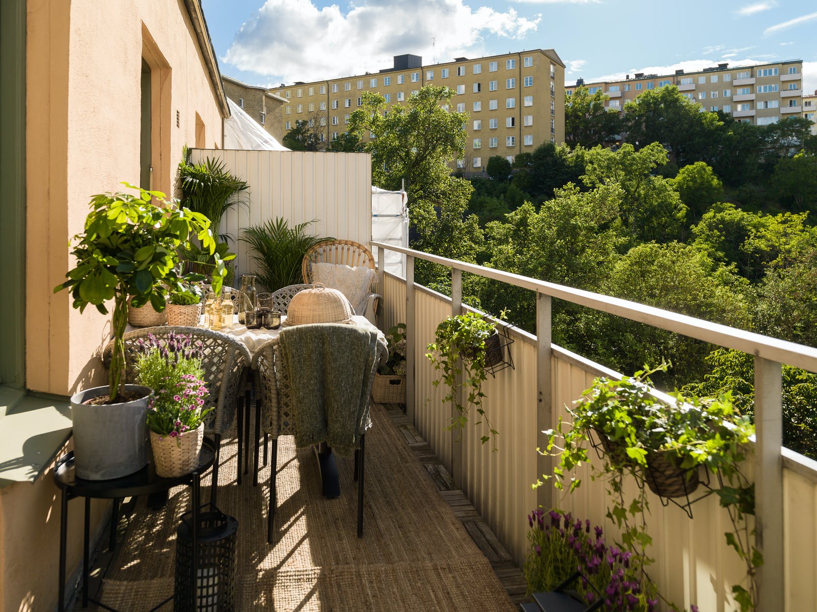 balcon avec tapis d balcon avec tapis d'extérieur décoration contemporaine et naturelle