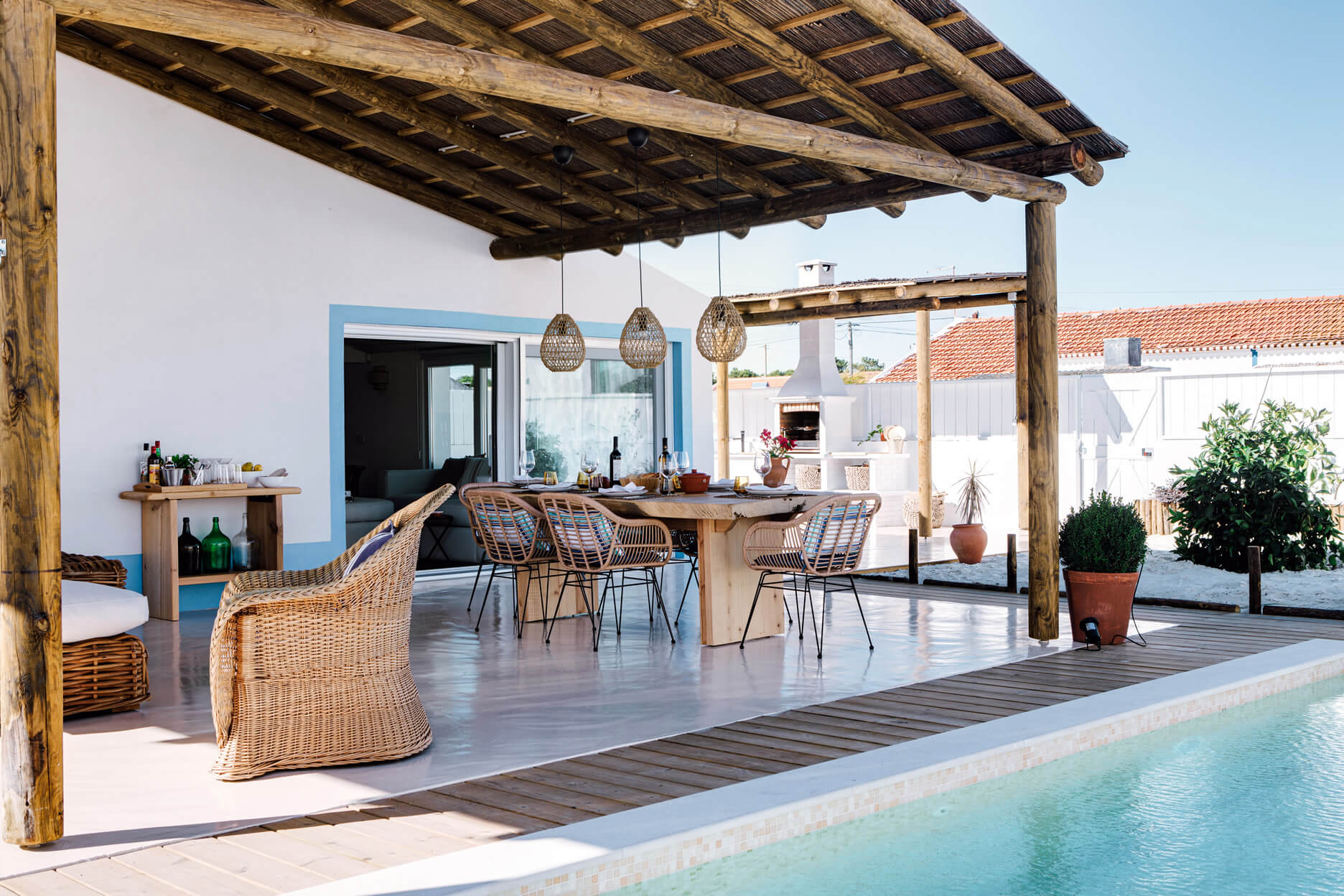 terrasse avec pergola bois et piscine