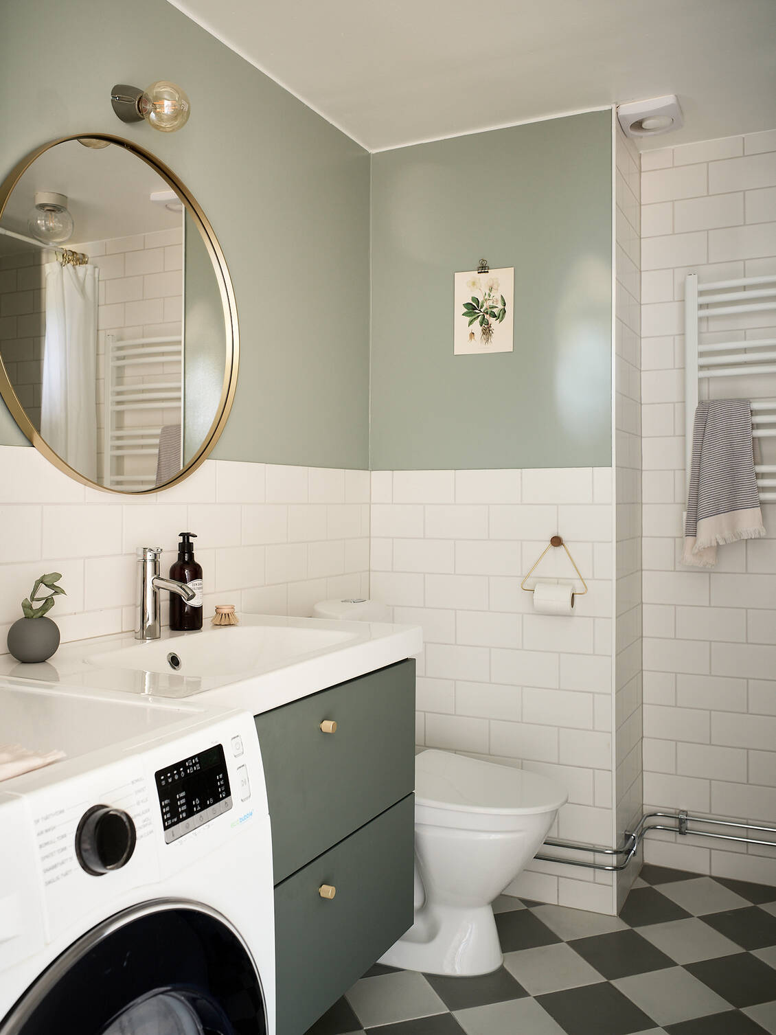 salle de bain sol à damier