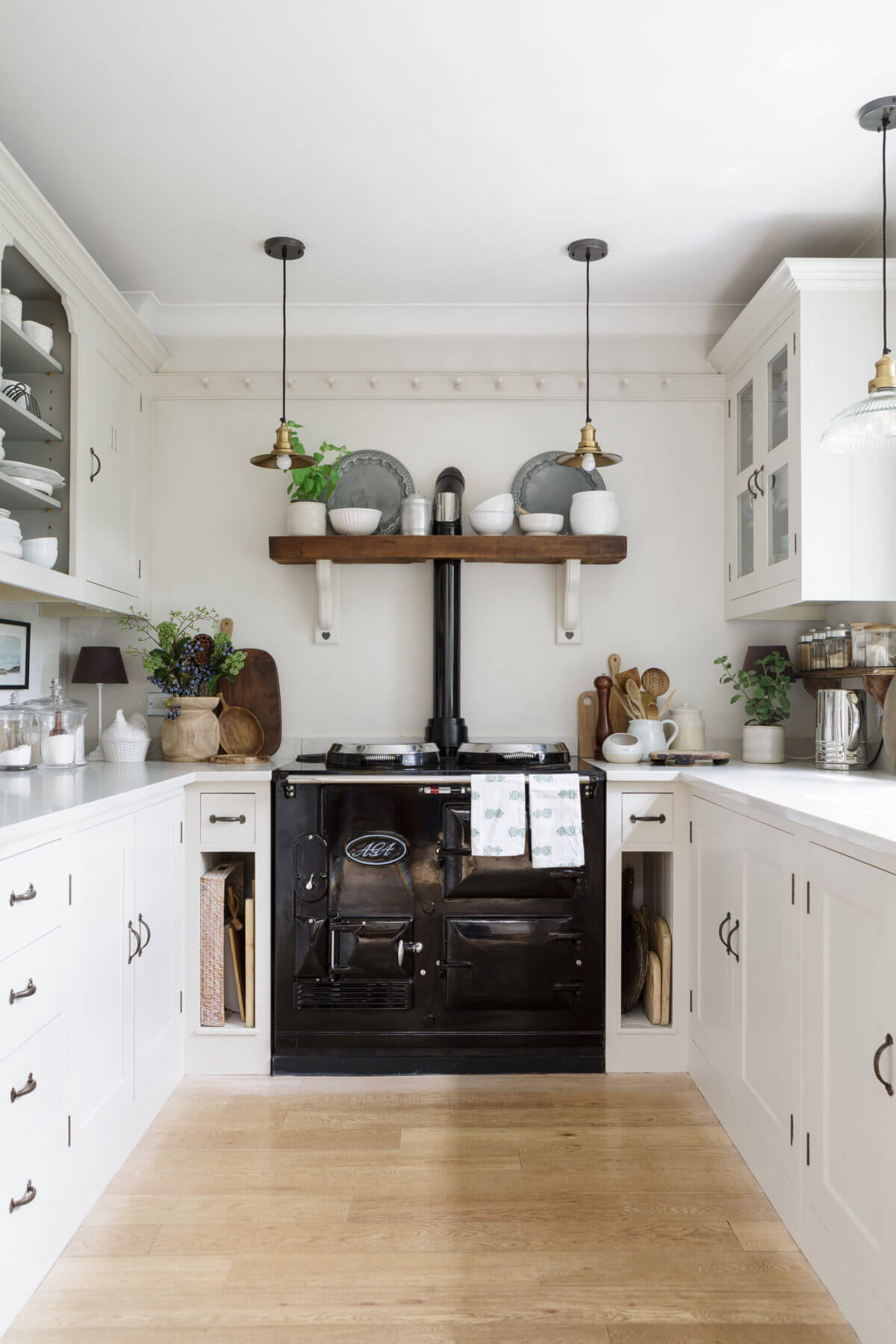 cuisine shaker avec piano de cuisson