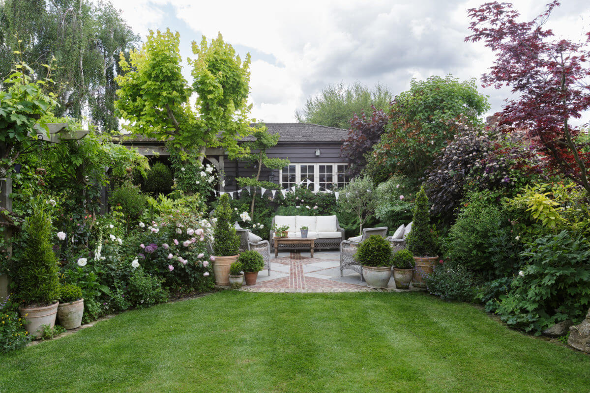jardin anglais avec pelouse