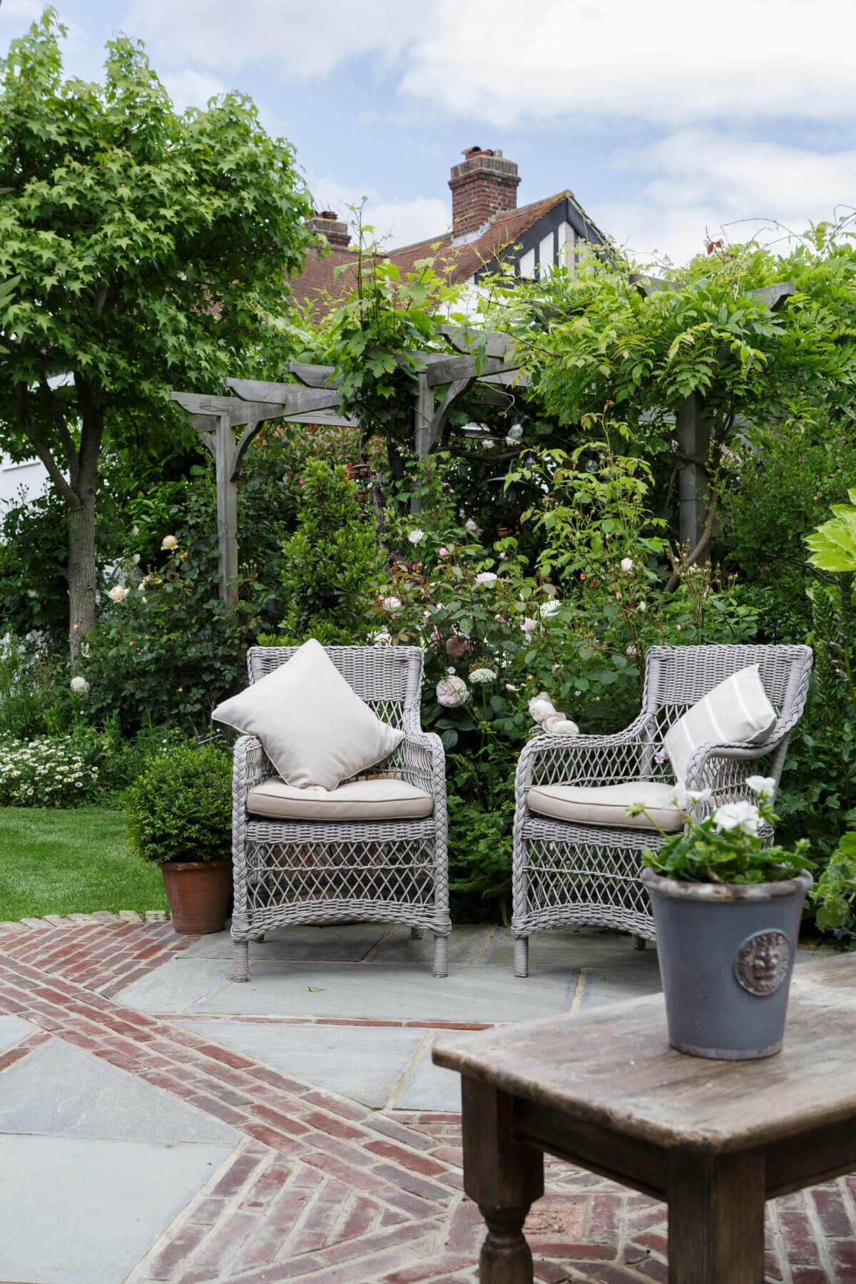 terrasse avec mobilier rotin