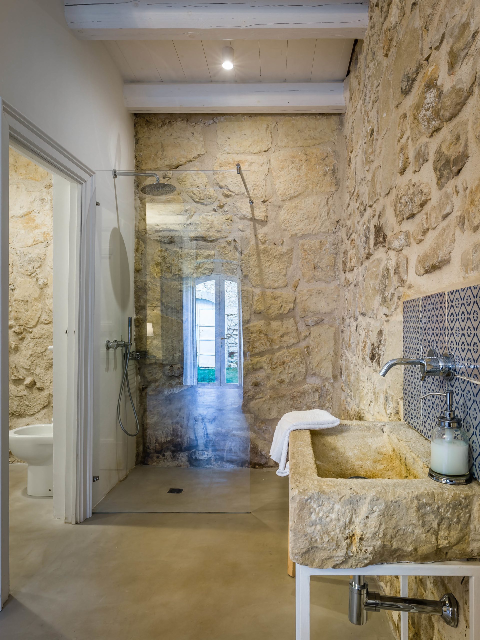 salle de bain rustique Baglio Occhipinti salle de bain rustique Baglio Occhipinti