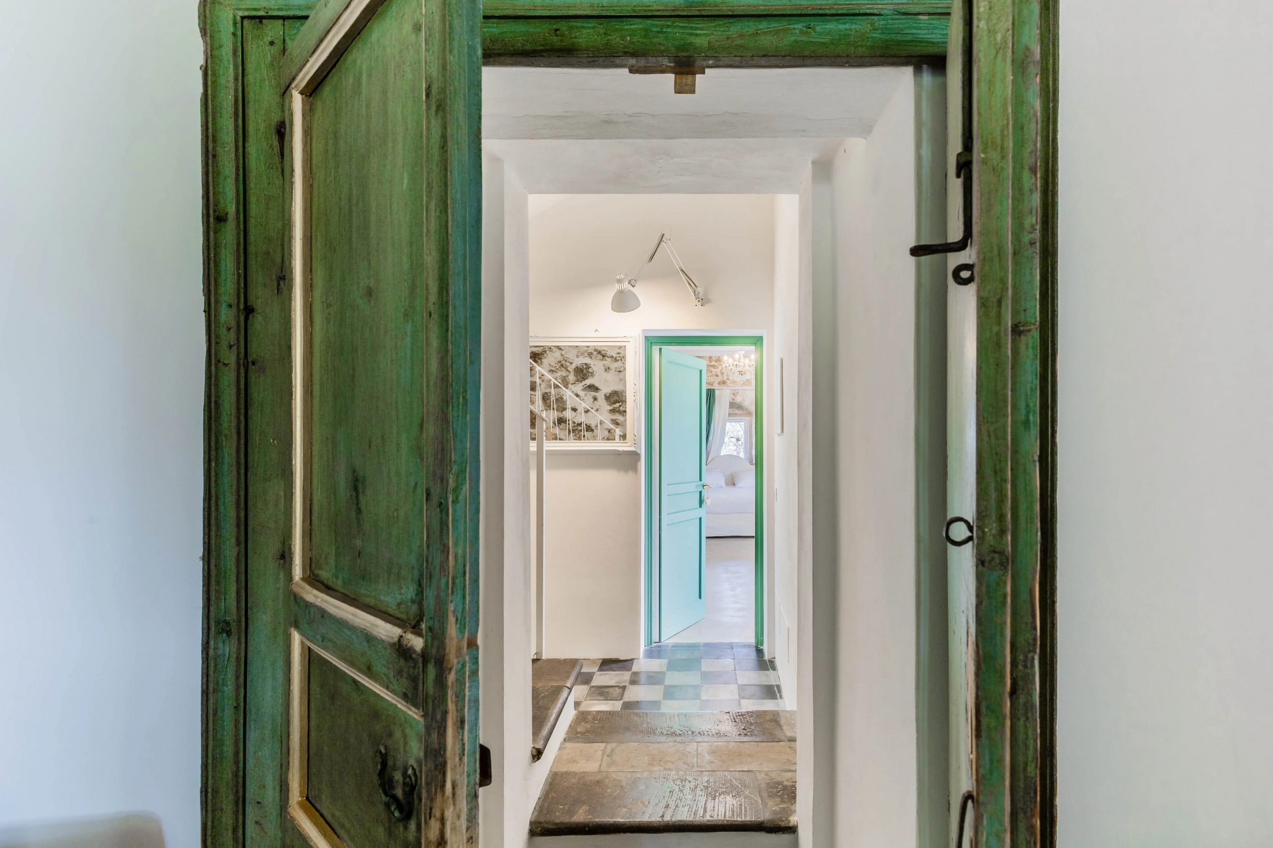 couloir maison en pierres Baglio Occhipinti couloir maison en pierres Baglio Occhipinti