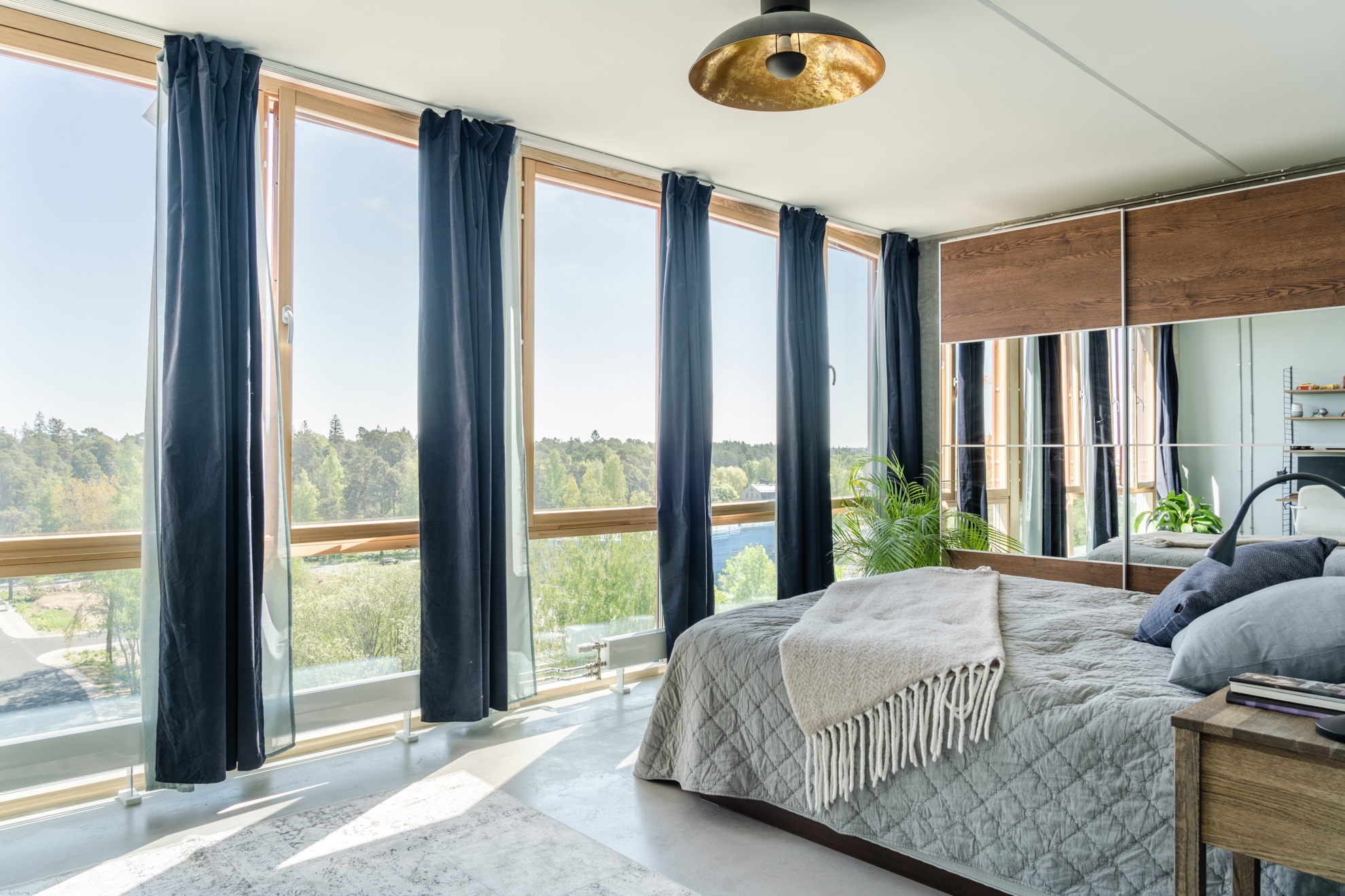 chambre avec baie vitrée