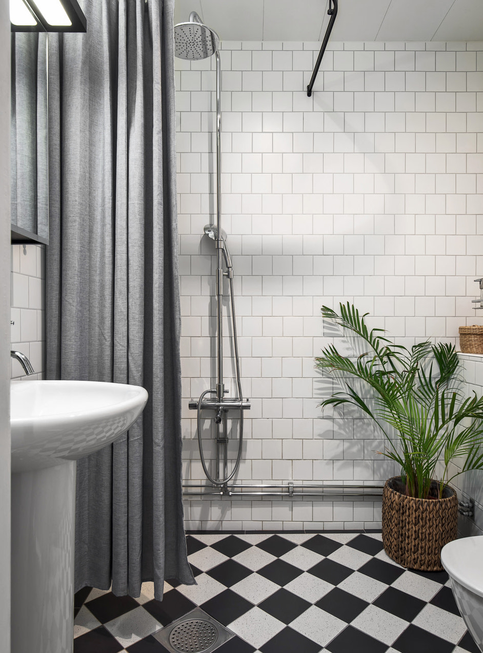 salle de bain sol à damier noir et blanc salle de bain sol à damier noir et blanc