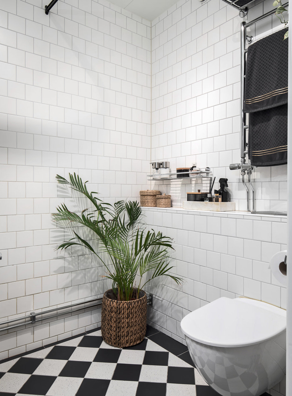 salle de bain sol à damier noir et blanc salle de bain sol à damier noir et blanc