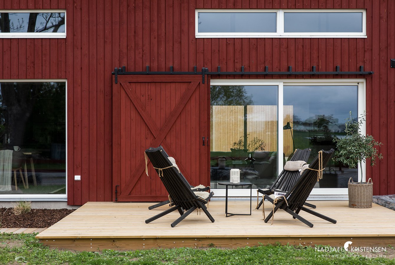 maison contemporaine en bois rouge