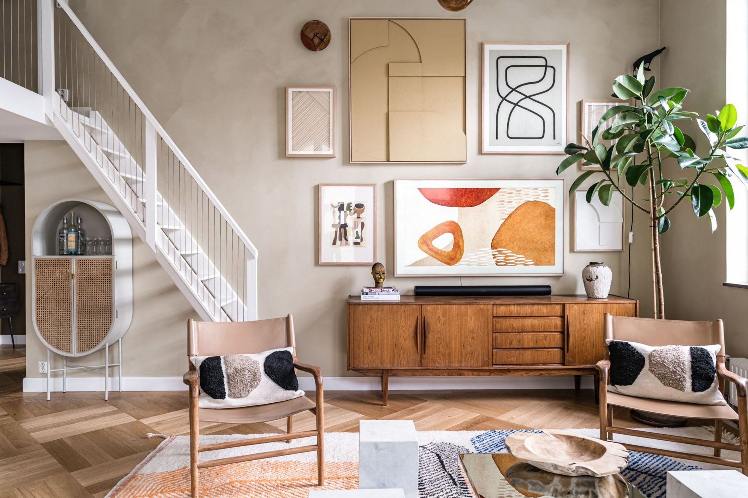 salon décoration contemporaine avec escalier