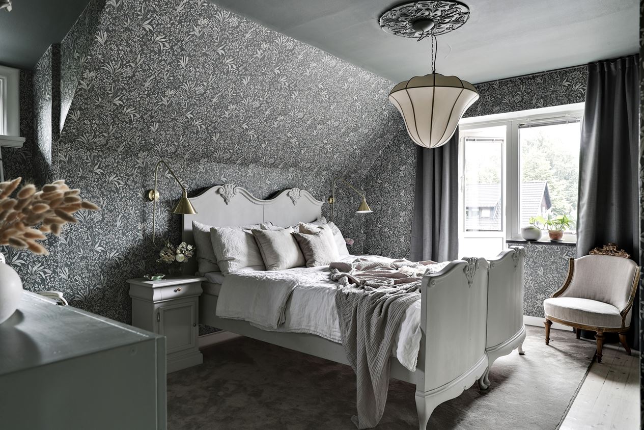 chambre sous combles avec papier-peint chambre sous combles avec papier-peint