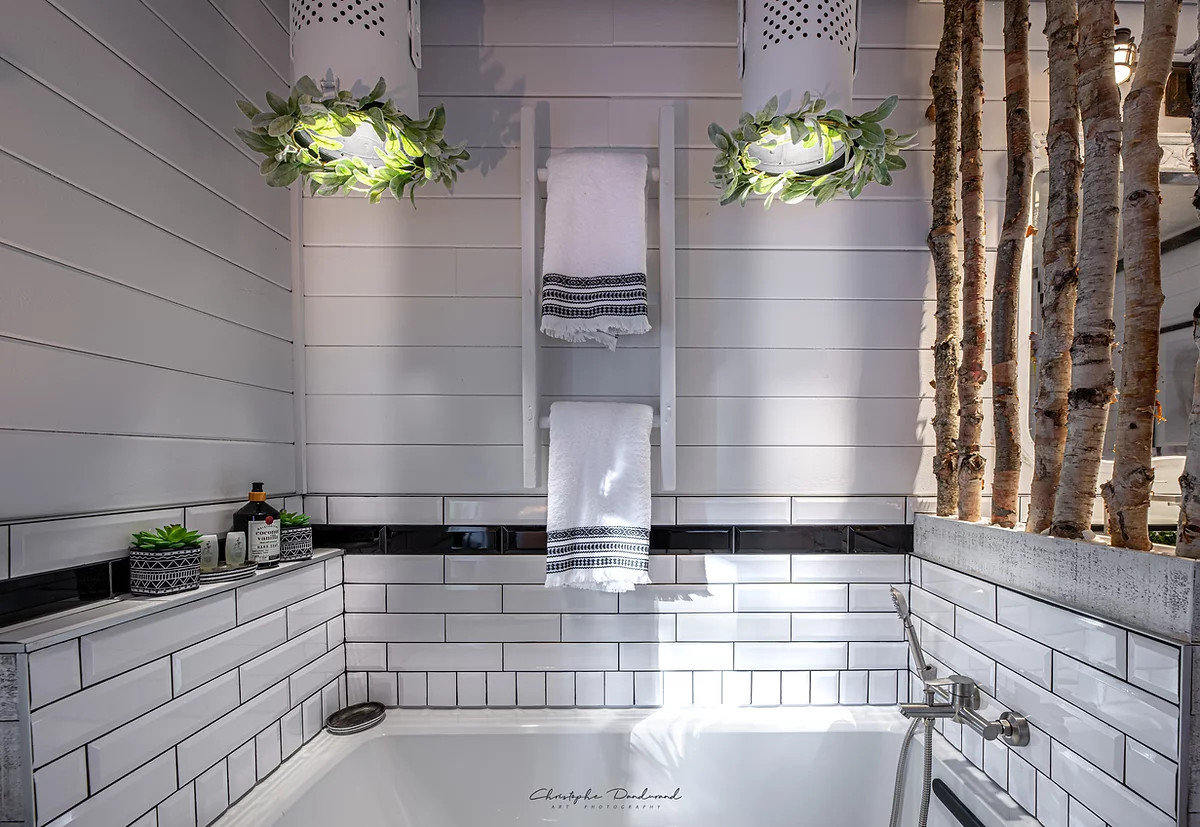 salle de bain blanche chalet le Tipee Canada