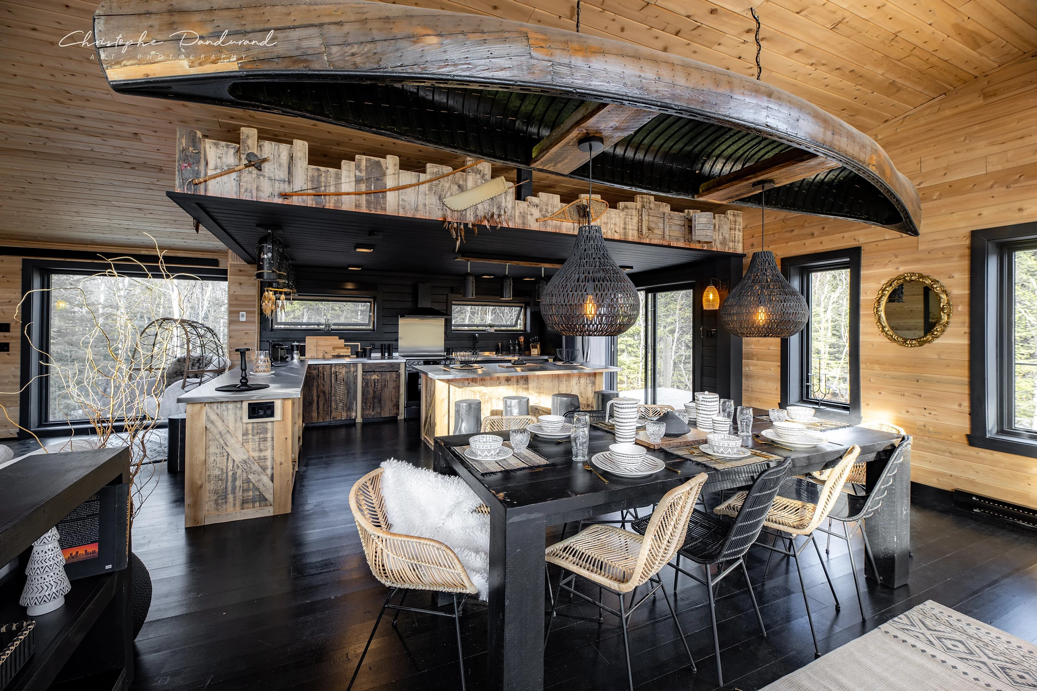 salle à manger maison en bois chalet le Tipee Canada
