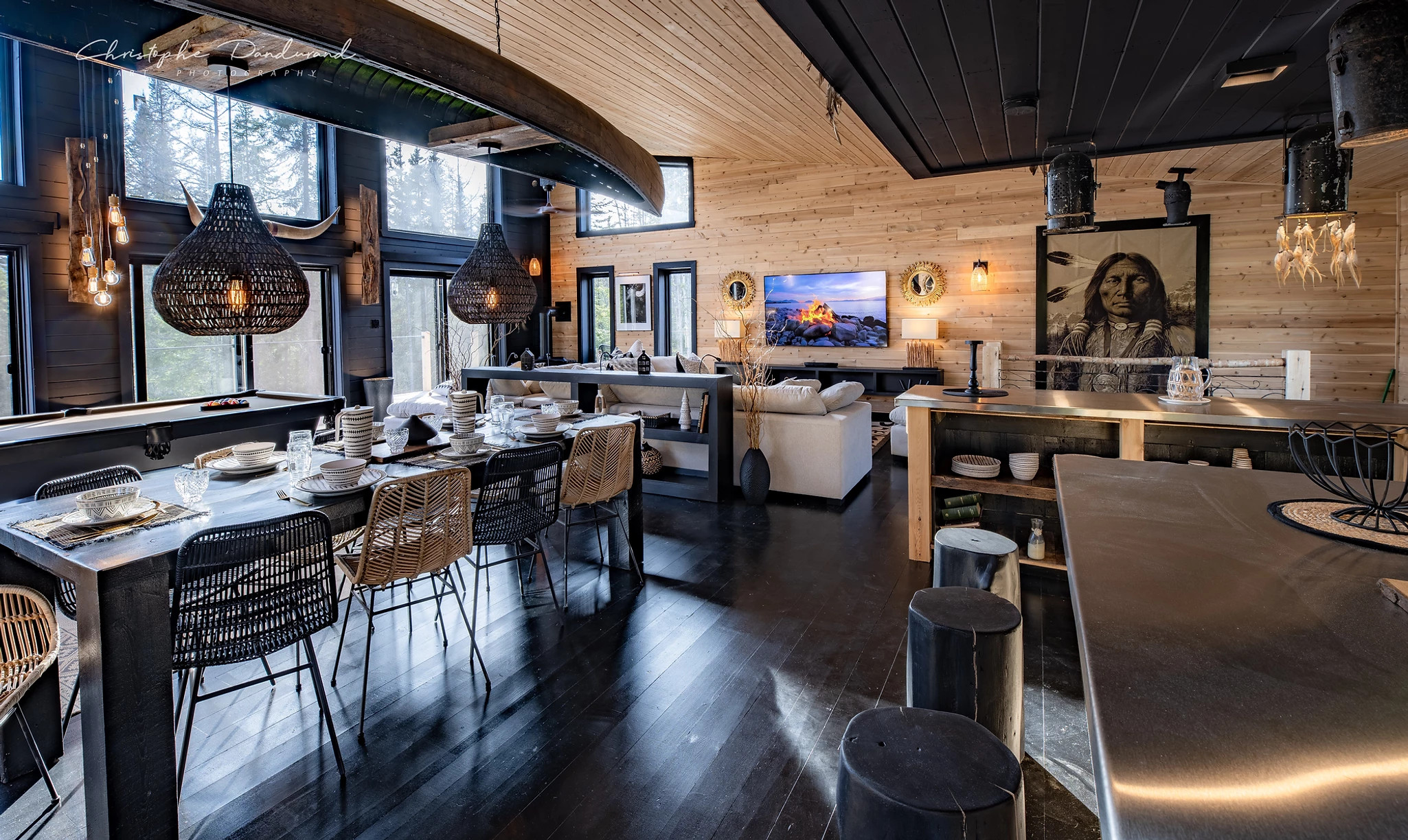 salle à manger et salon maison en bois chalet le Tipee Canada