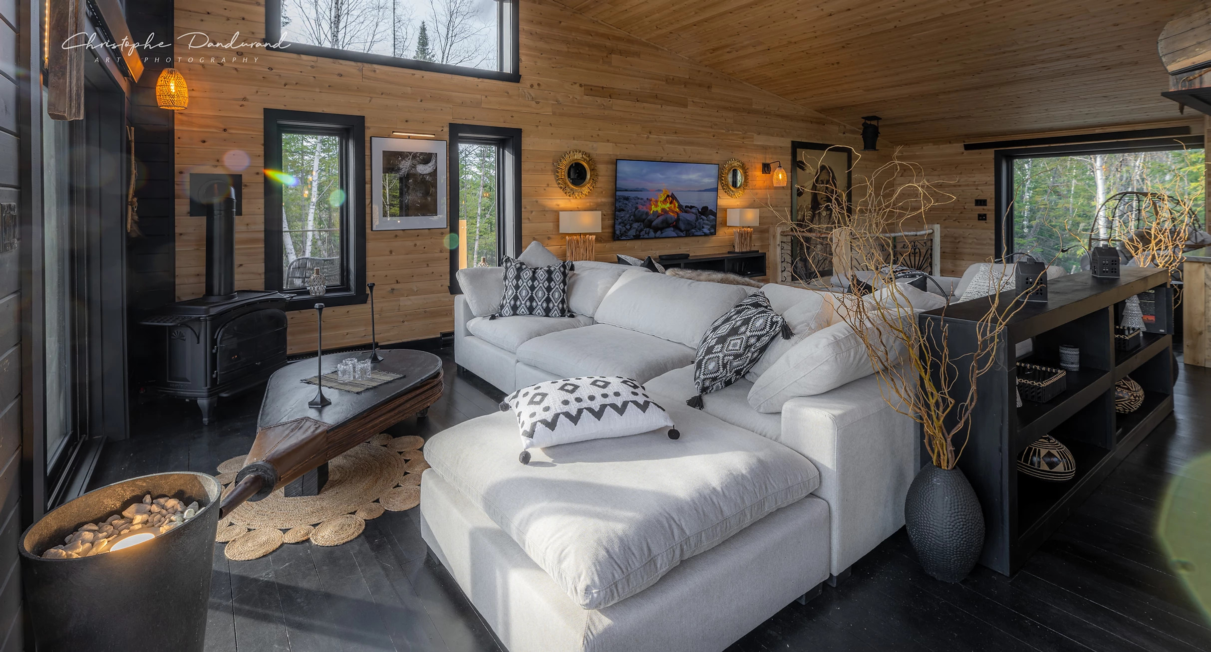 salon avec poêle chalet le Tipee Canada