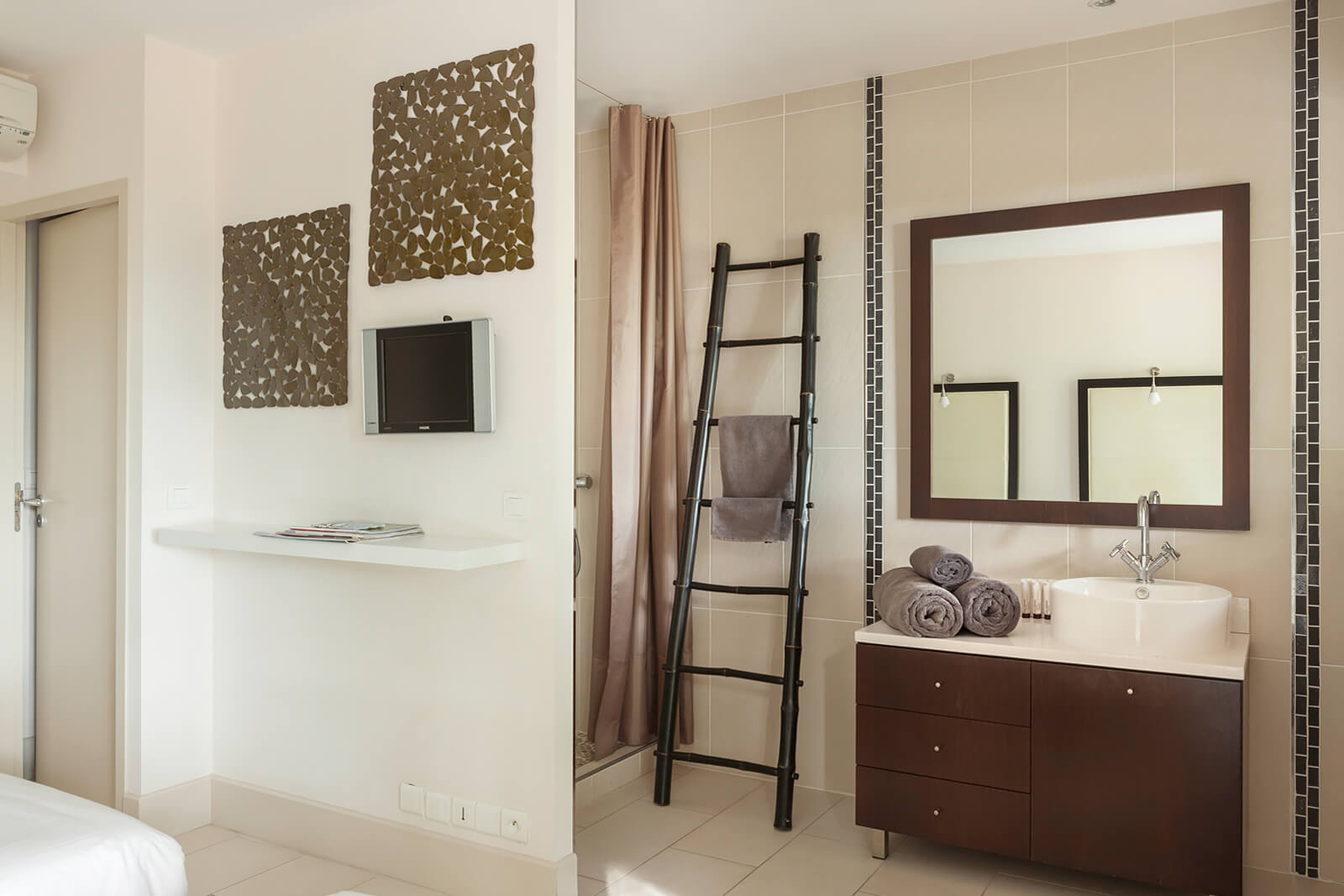 salle de bain ouverte sur chambre