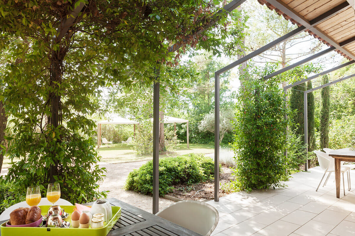 terrasse avec pergola métal moderne