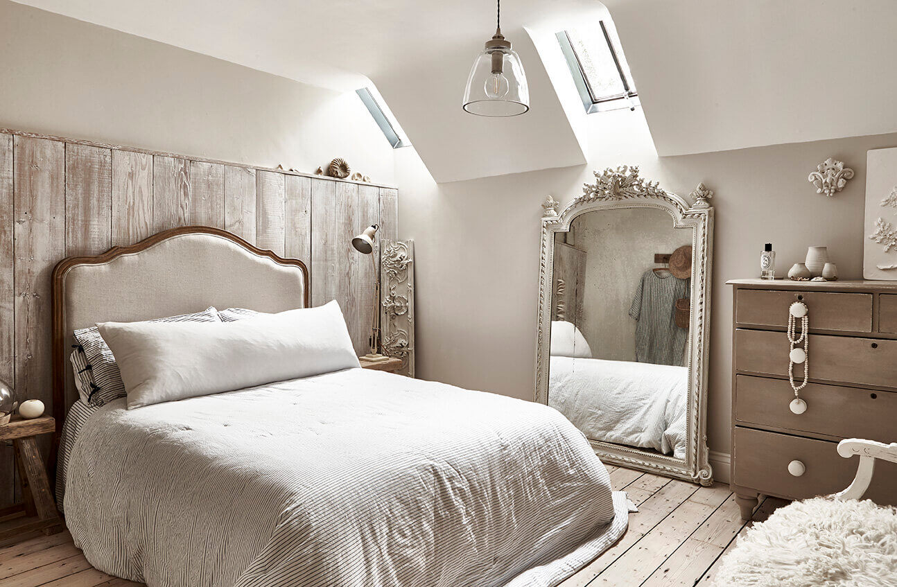 chambre mansardée décoration classique française