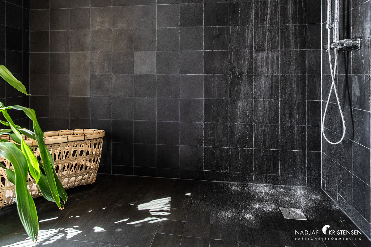 salle de bain zelliges noires