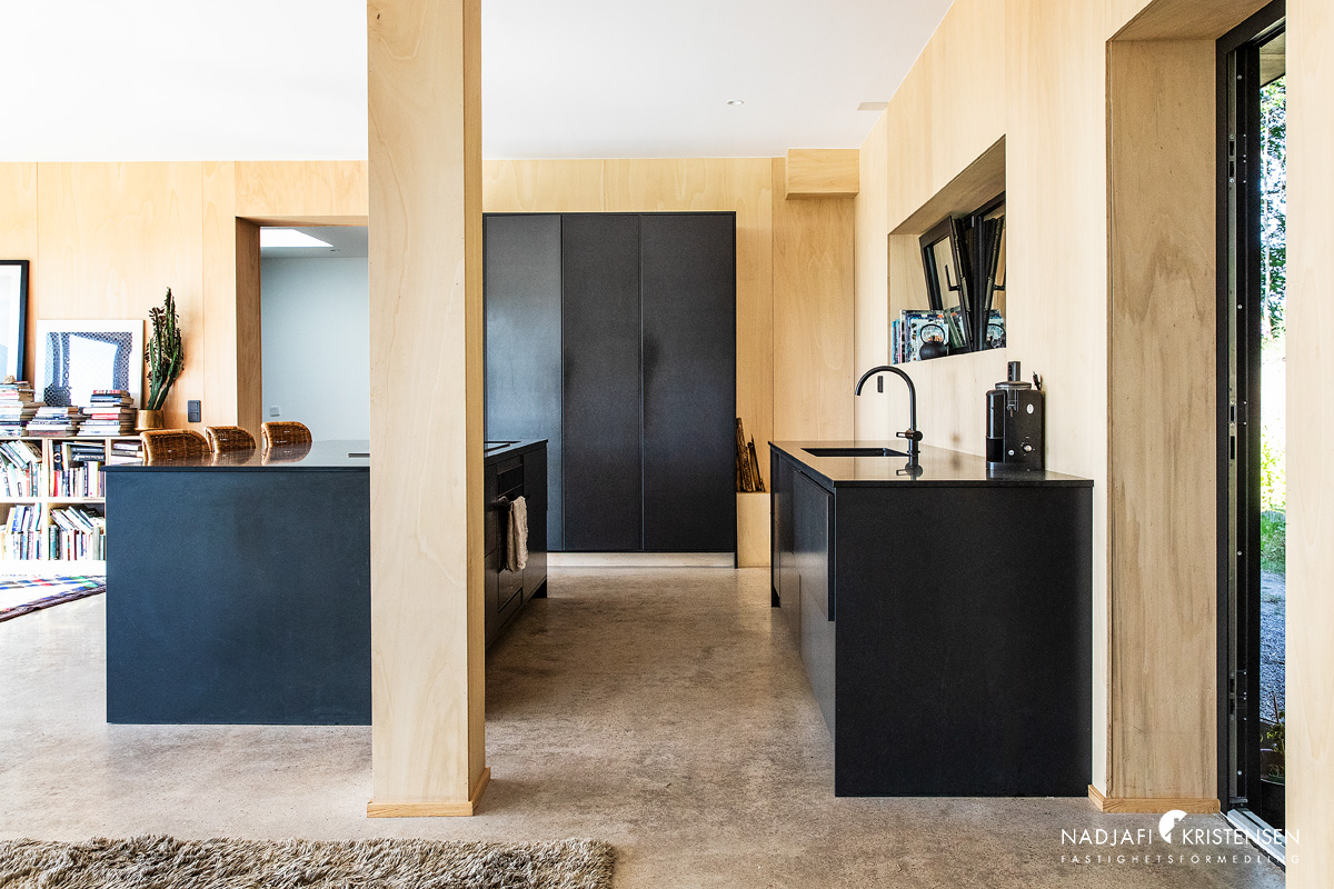 cuisine noire maison design en bois