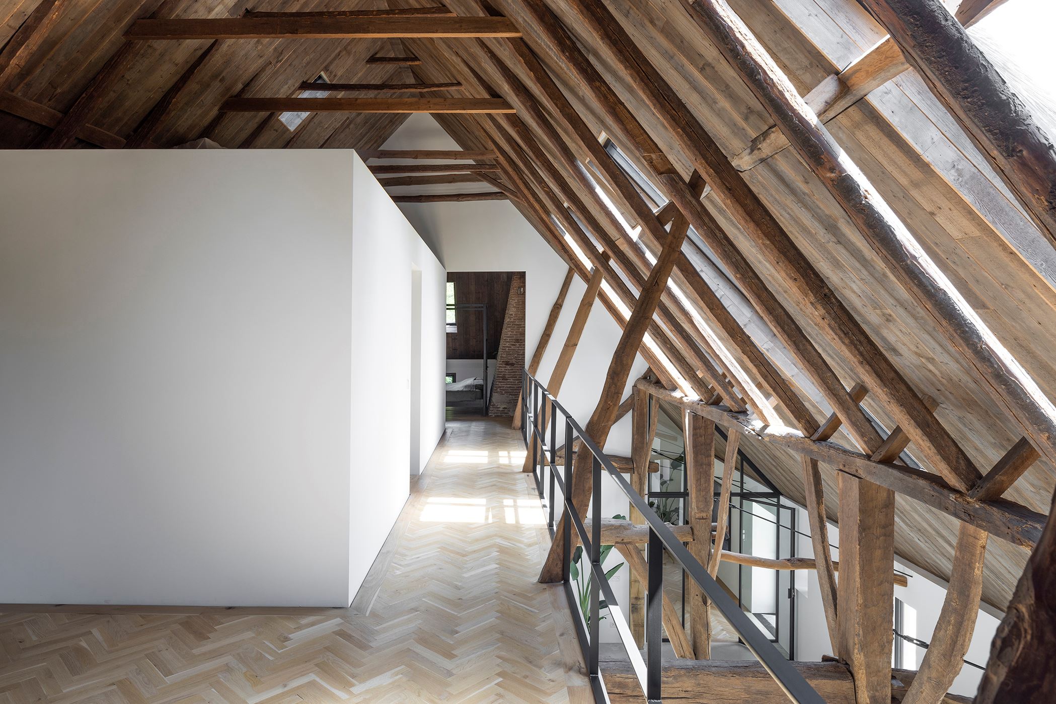 mezzanine plafond bois et poutres