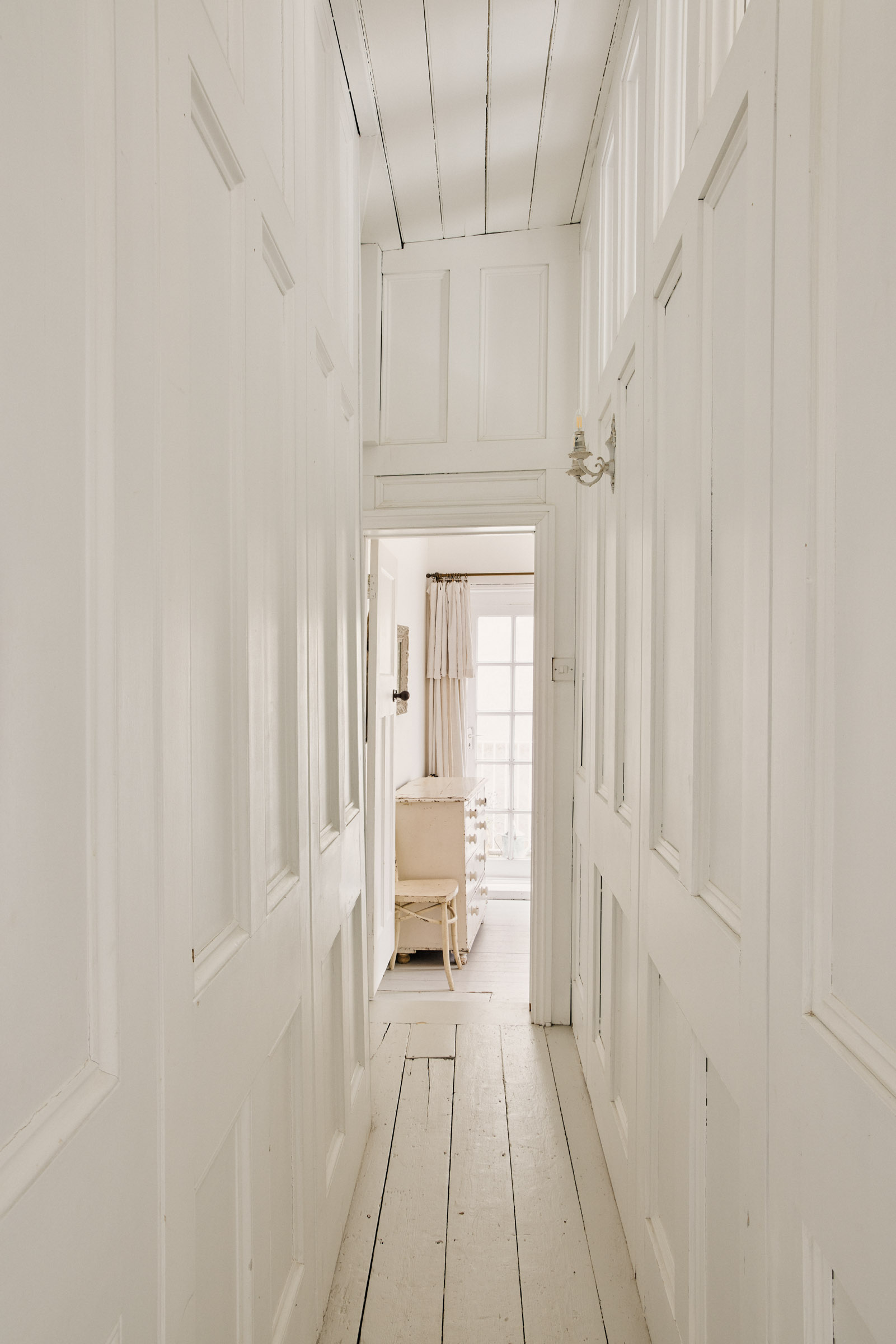 couloir avec placards rustiques