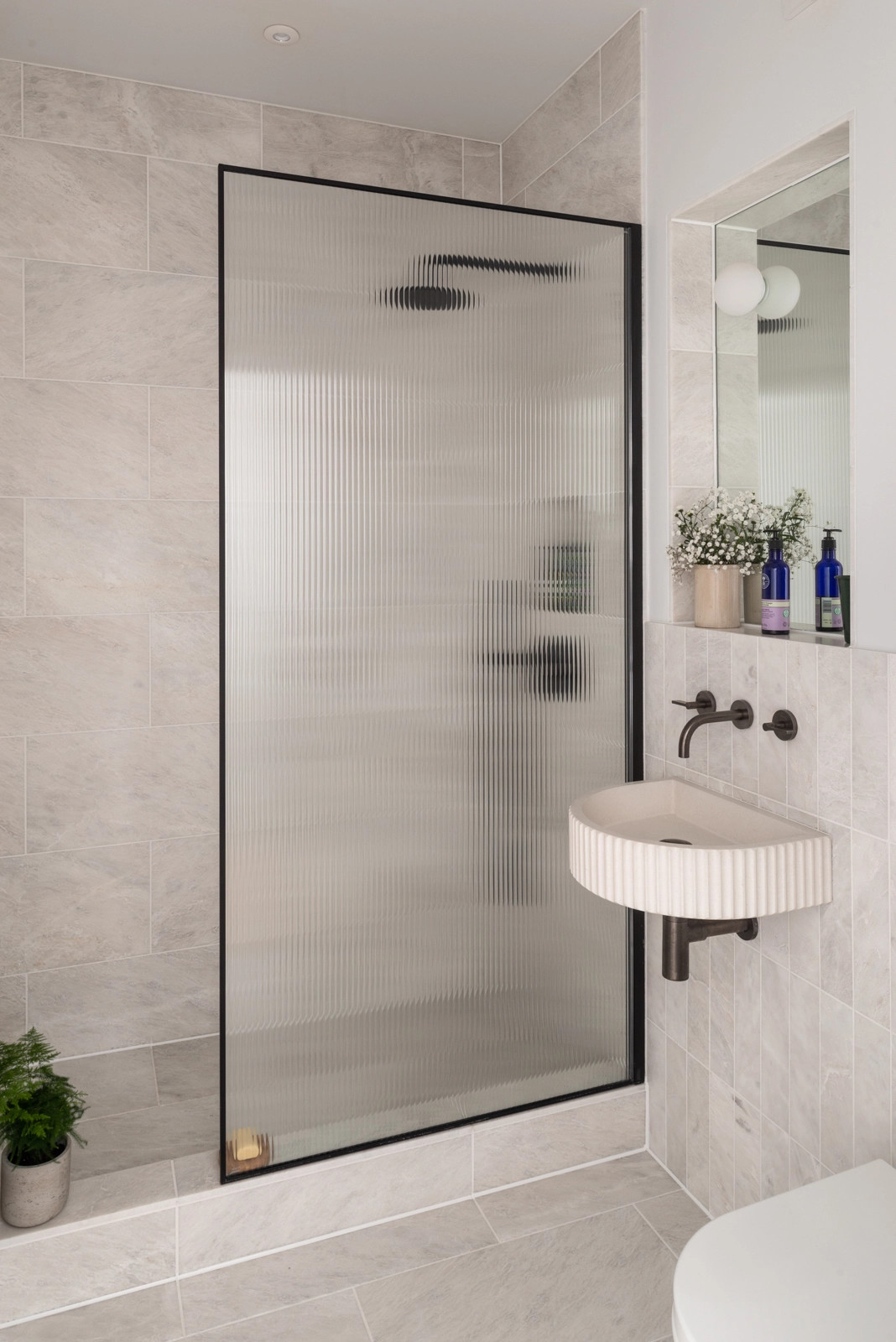 salle de bain avec pare-douche verre strié salle de bain avec pare-douche verre strié