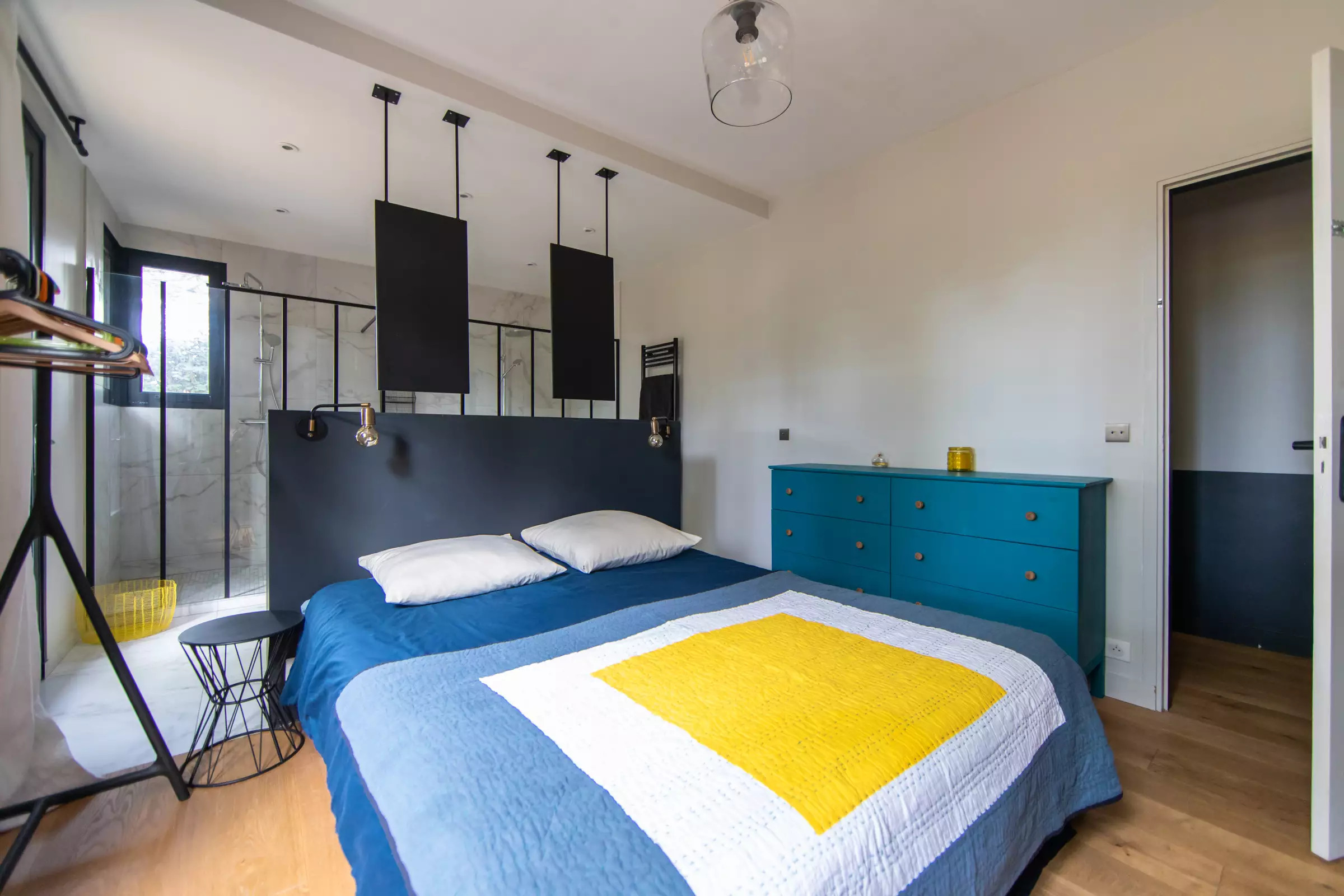 chambre avec salle de bain maison architecte villa Neutra Le Cap Ferret chambre avec salle de bain maison architecte villa Neutra Le Cap Ferret