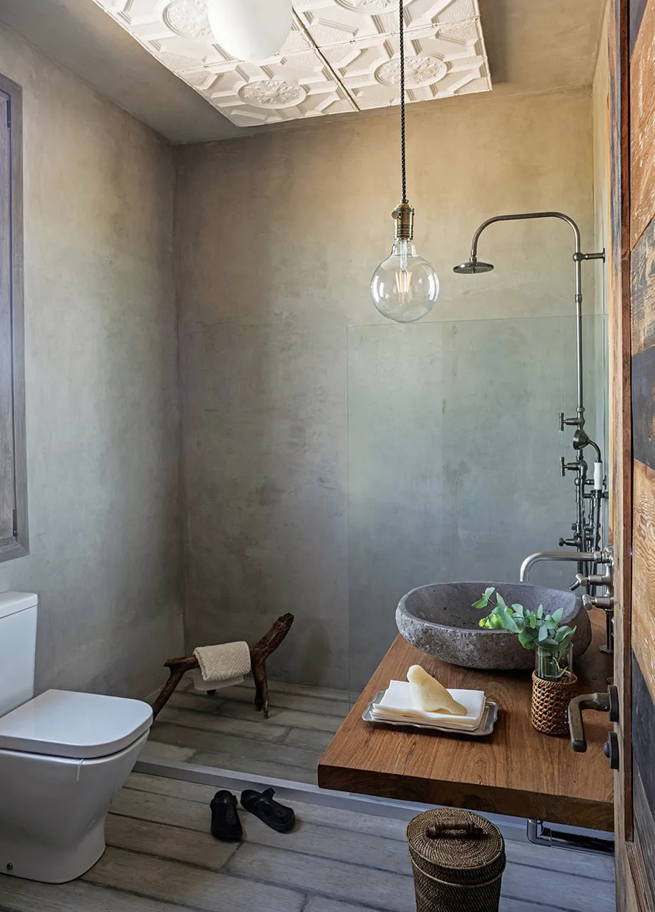 salle de bain béton et bois