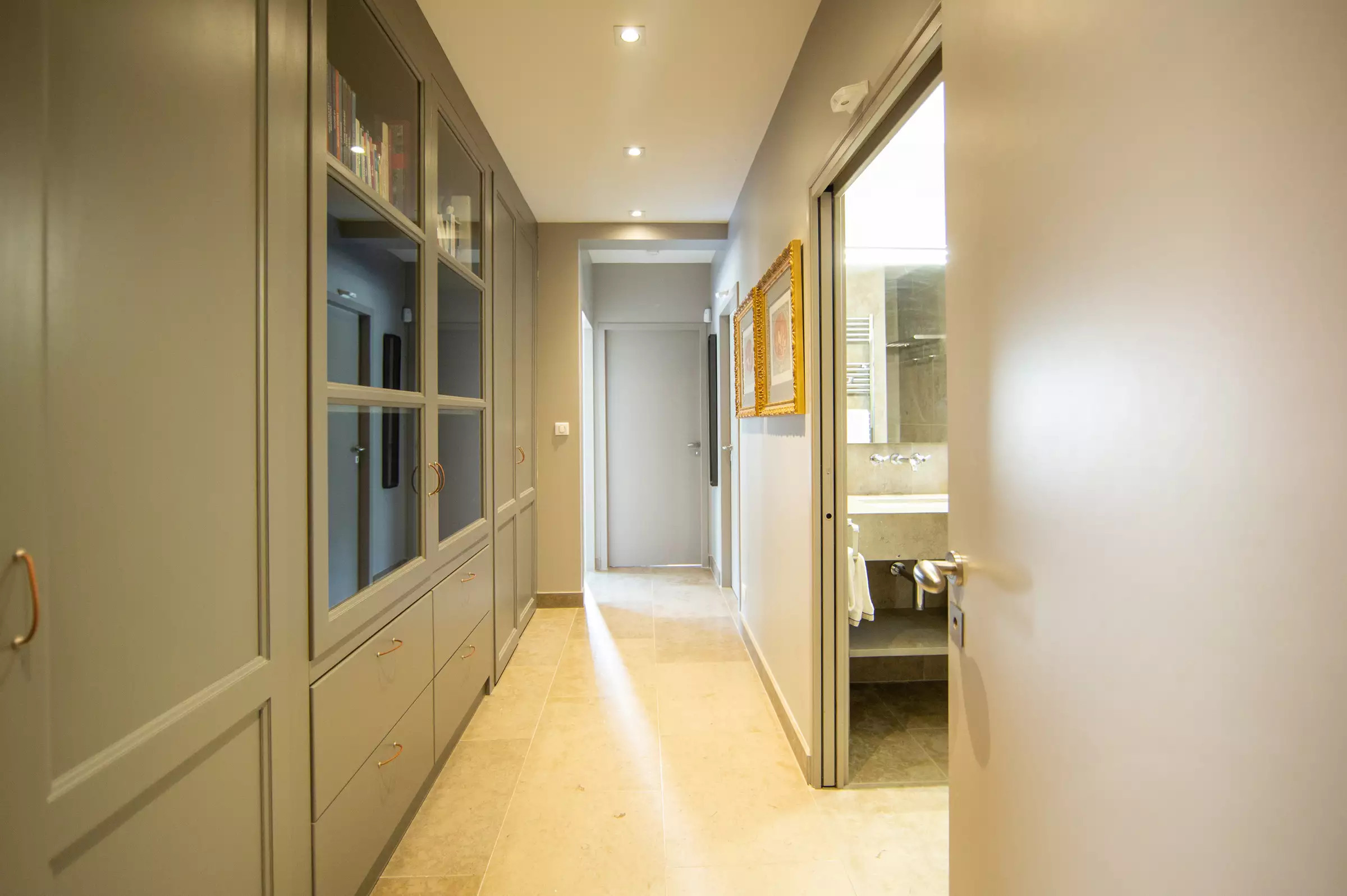 couloir avec placard