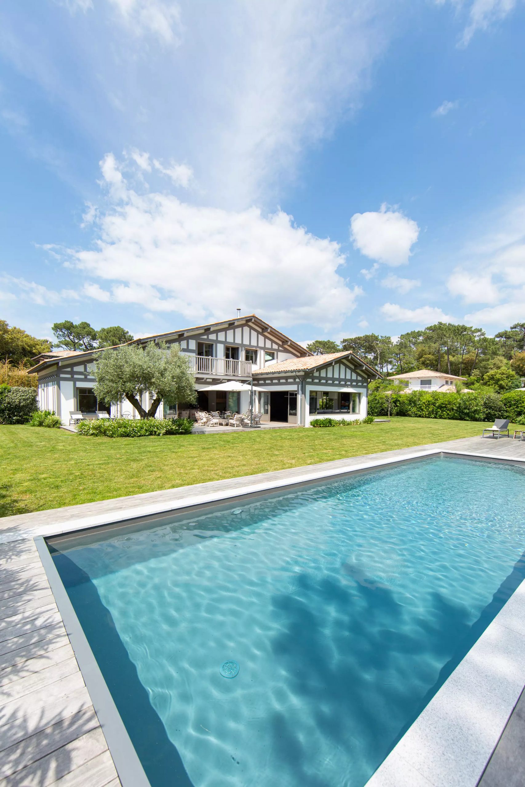 classique maison française avec piscine