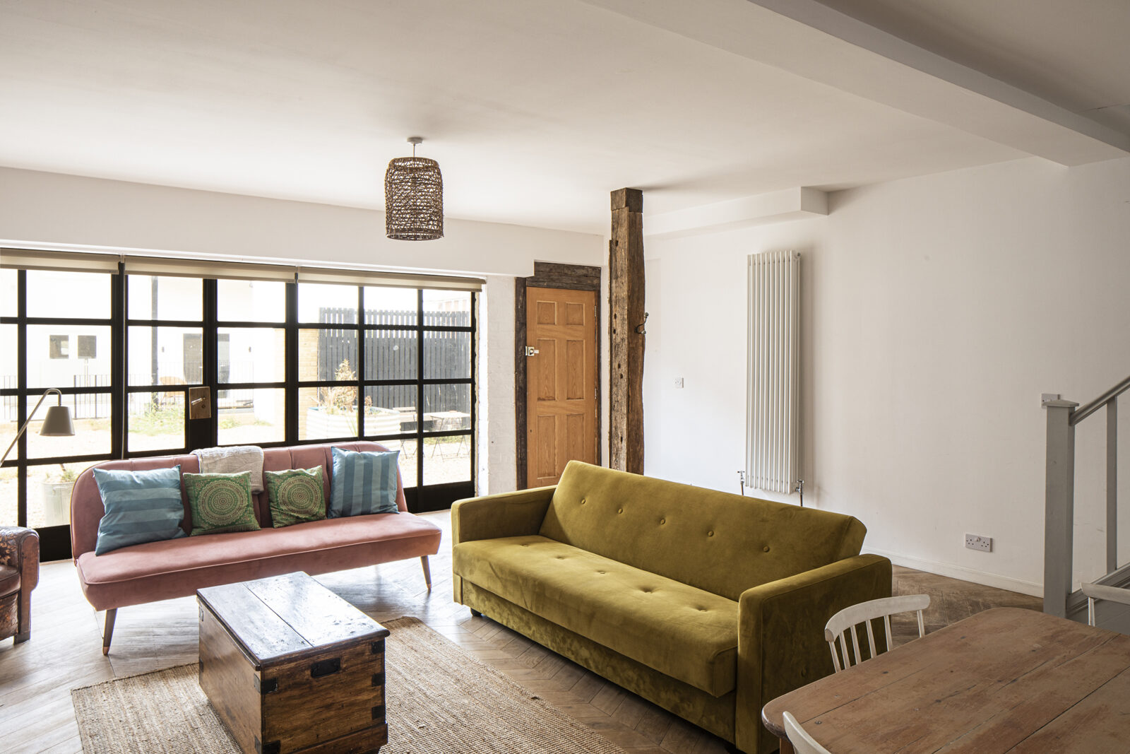 salon baie vitrée Crittall maison rénovée salon baie vitrée Crittall maison rénovée