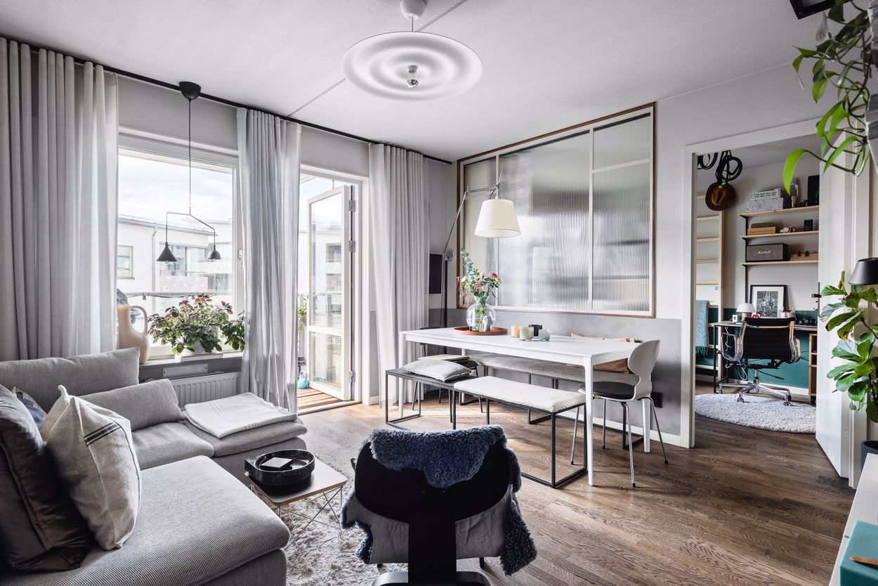 Un trois-pièces compact de 54m2 avec une verrière en verre strié