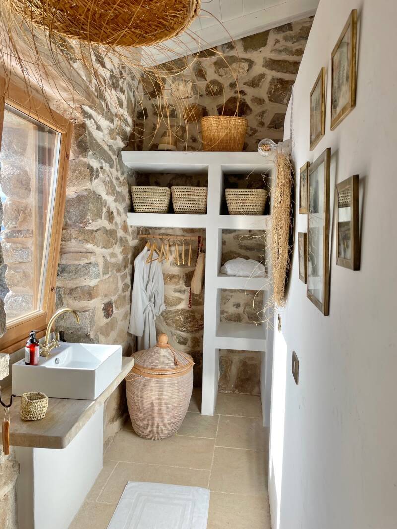 salle de bain maison en pierres Lu Cannicsioni salle de bain maison en pierres Lu Cannicsioni