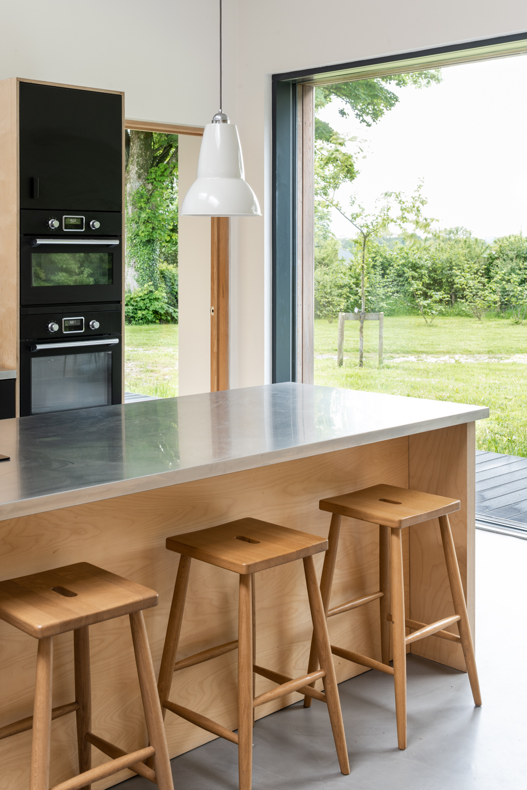 cuisine design avec baie vitrée