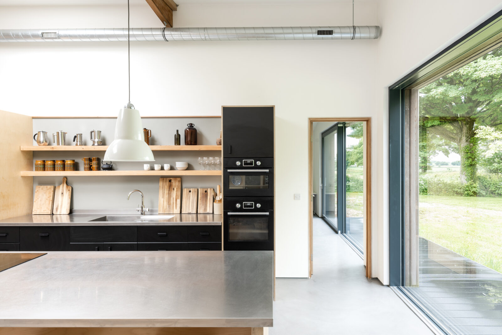 cuisine design avec baie vitrée