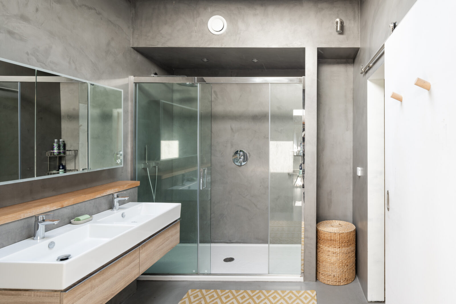 salle de bain design grise