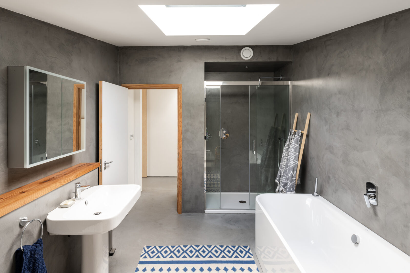 salle de bain design grise