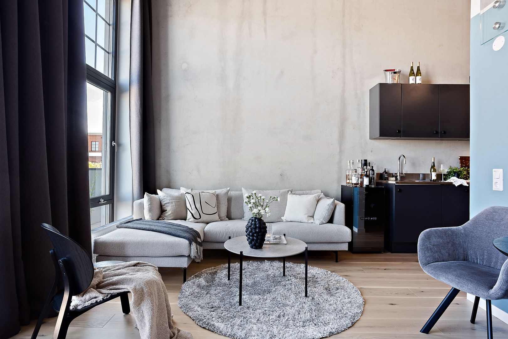 salon design murs béton 