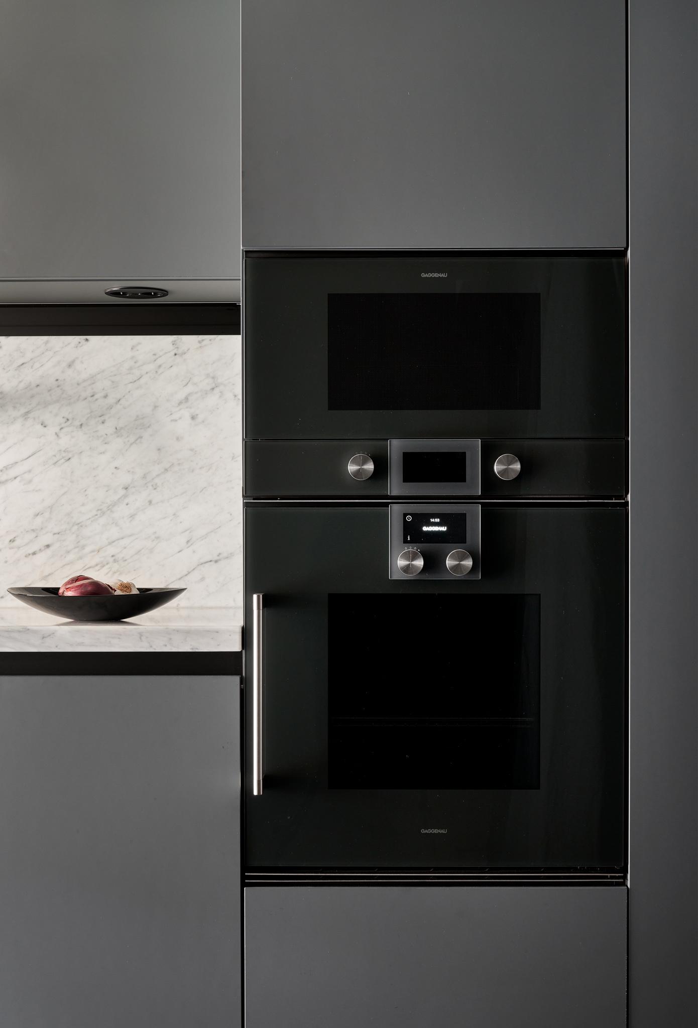 cuisine noire design studio de 32m2 cuisine noire design studio de 32m2