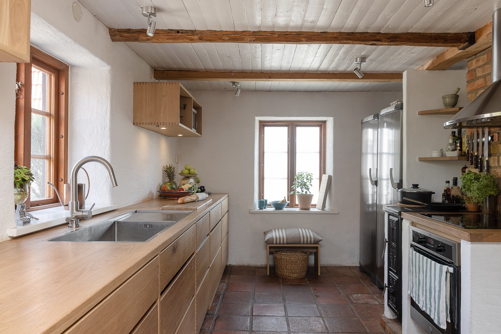 cuisine design bois dans maison ancienne cuisine design bois dans maison ancienne