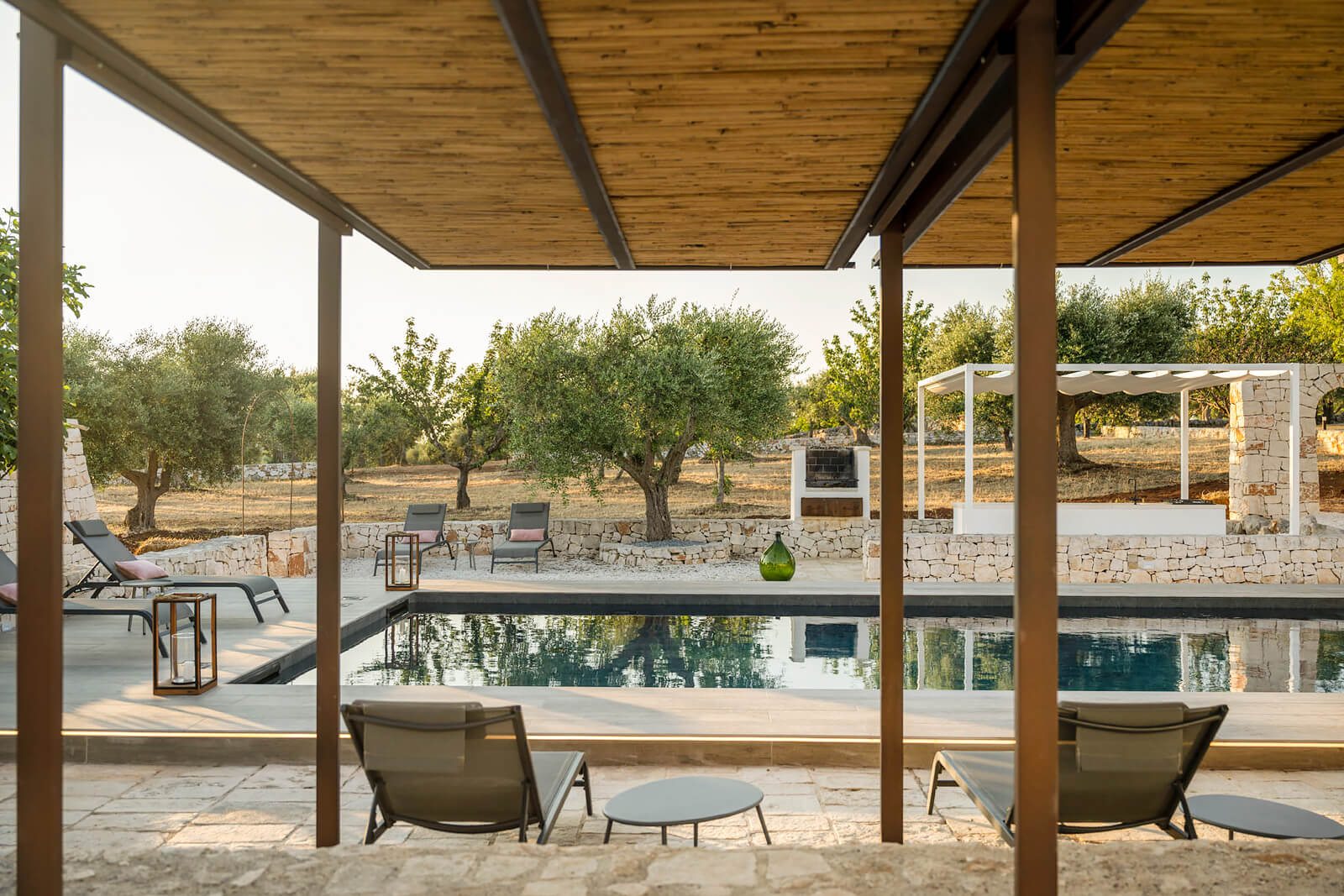 terrasse avec pergola maison en pierre trullo Pouilles Casa Badra