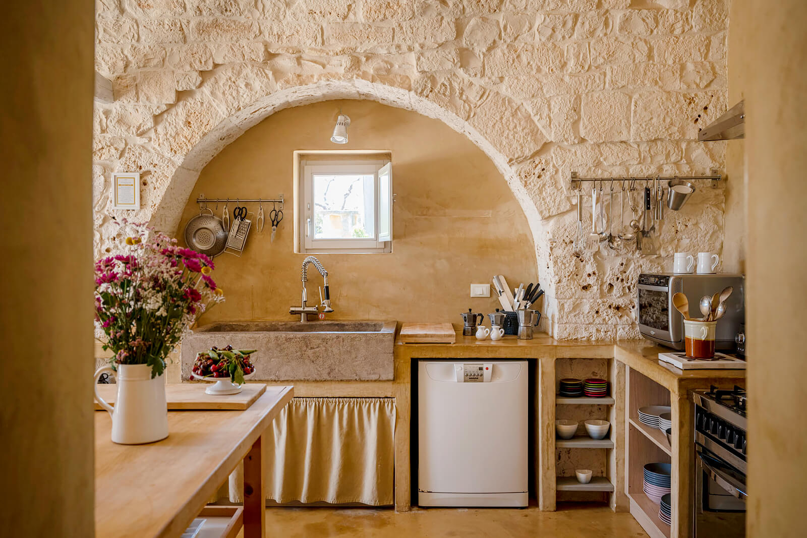cuisine décoration rustique trullo Pouilles Casa Badra