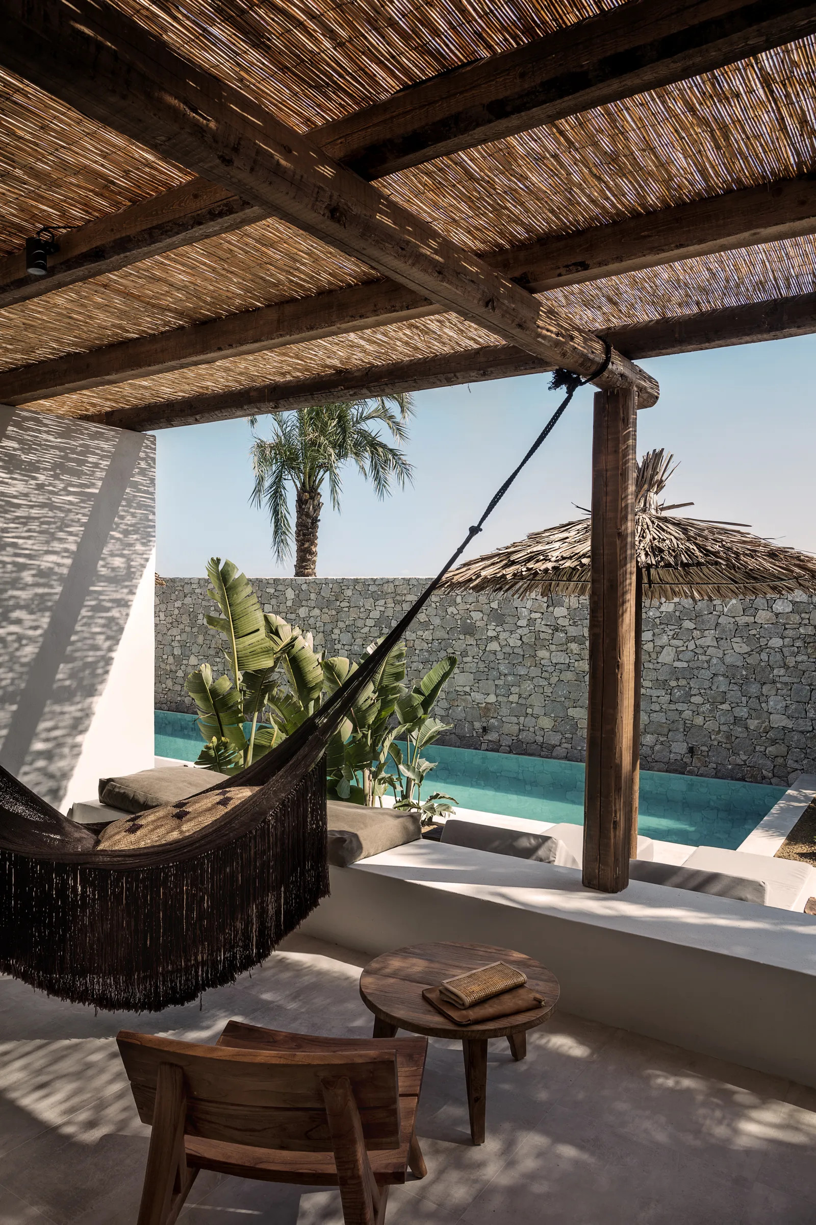 terrasse avec pergola bois et canisses