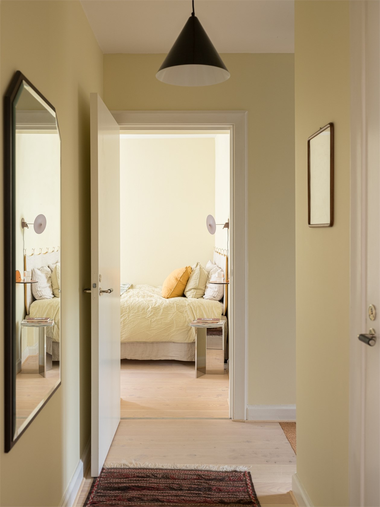 couloir mur jaune